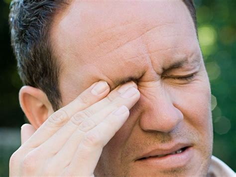 tear duct infection symptoms